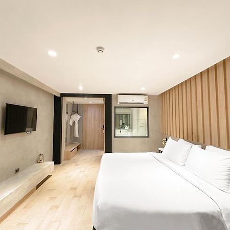 Loft Bangkok Hotel Esterno foto
